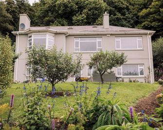 Spacious Waterfront 4 Bedroom Villa - Cork - Edificio