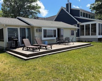 North View Cabins #3 - 2Bed/1Ba Direct Waterfront Cabin on Houghton Lake! - Prudenville - Patio