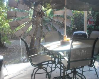 Efficiency Apt. Located In Pineywoods Of East Texas. Private Apt/Inlaws Quarters - Lufkin - Patio