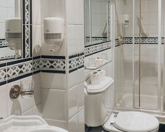 Russell Court Hotel - Dublin - Bathroom