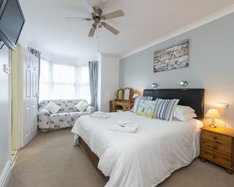 The Pebbles - B&B - Weymouth - Bedroom