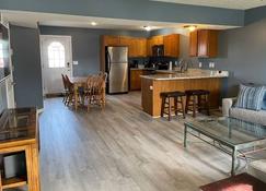 Luxury Townhome 1 Remodeled February 2021 - Bloomington - Kitchen