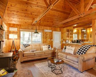 3 Mi to Big Trees State Park Cabin with Scenic Deck - Arnold - Living room