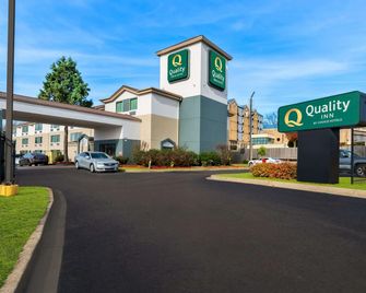 Quality Inn Memphis Northeast near I-40 - Memphis - Building