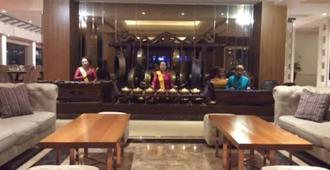 Hotel Elmi Surabaya - Σουραμπάγια - Σαλόνι ξενοδοχείου