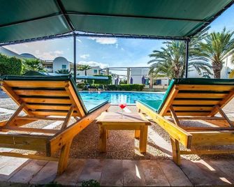 Suites Hotel Les Charmilles & Spa - Gammarth - Басейн