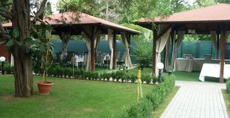 Hotel Baneasa Parc - Bucharest - Patio