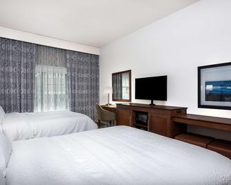 Hampton Inn & Suites Florence Center - Florence - Bedroom