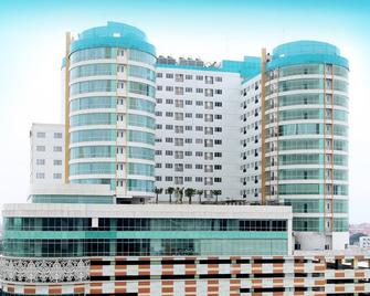 Harris Hotel Sentraland - Semarang - Gebäude