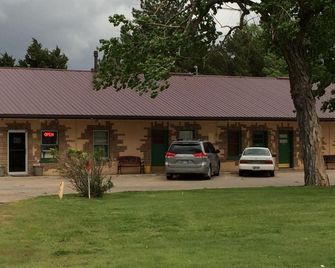 Hillcrest Motel - Norton - Building