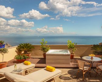 Anantara Convento di Amalfi Grand Hotel - Amalfi - Balcón