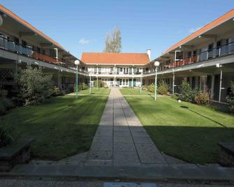 Apartment two bedrooms - 2 bathrooms - 6 to 8 people in holiday park - De Haan - Building