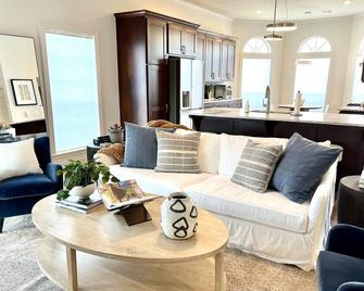 Casa Joya - A Jenks Gem Professionally designed three-bedroom luxury home! - Jenks - Living room