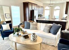 Casa Joya - A Jenks Gem Professionally designed three-bedroom luxury home! - Jenks - Living room