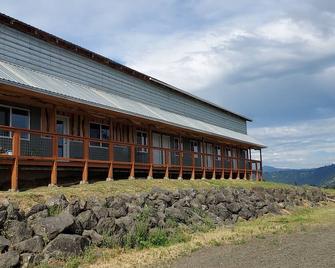 Cozy 1-bedrm apartment near Wildlife Safari with fitness room on the horse ranch - Winston - Building