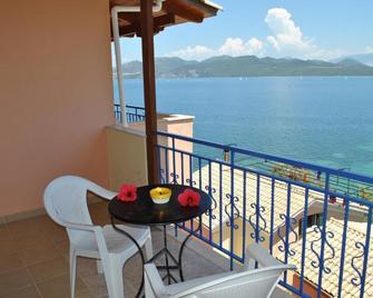 One vision - Nikiana - Балкон