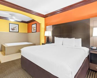 Comfort Suites Lake Jackson Clute - Lake Jackson - Bedroom