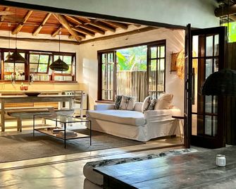 Soleluna Casa Pousada - Trancoso - Sala de estar
