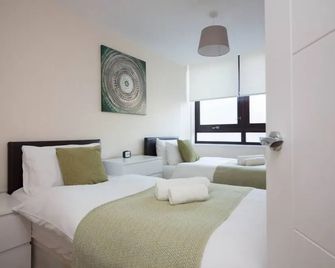 Stayzo Castle Point 6 Apartment - Premier Lodge - Southampton - Habitación