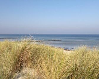 Seaside Bungalow With Terrace, Garden, Barbecue, Parking - Poel - Beach