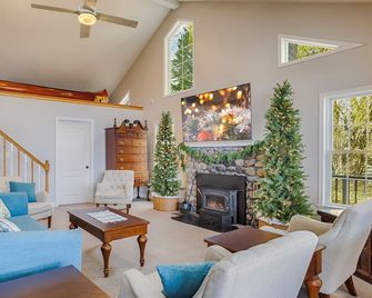 Pet-Friendly & Hot Tub | Heron Way on Keuka Lake - Branchport - Sala de estar