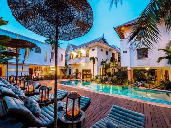 ميْن فيليج سويتس