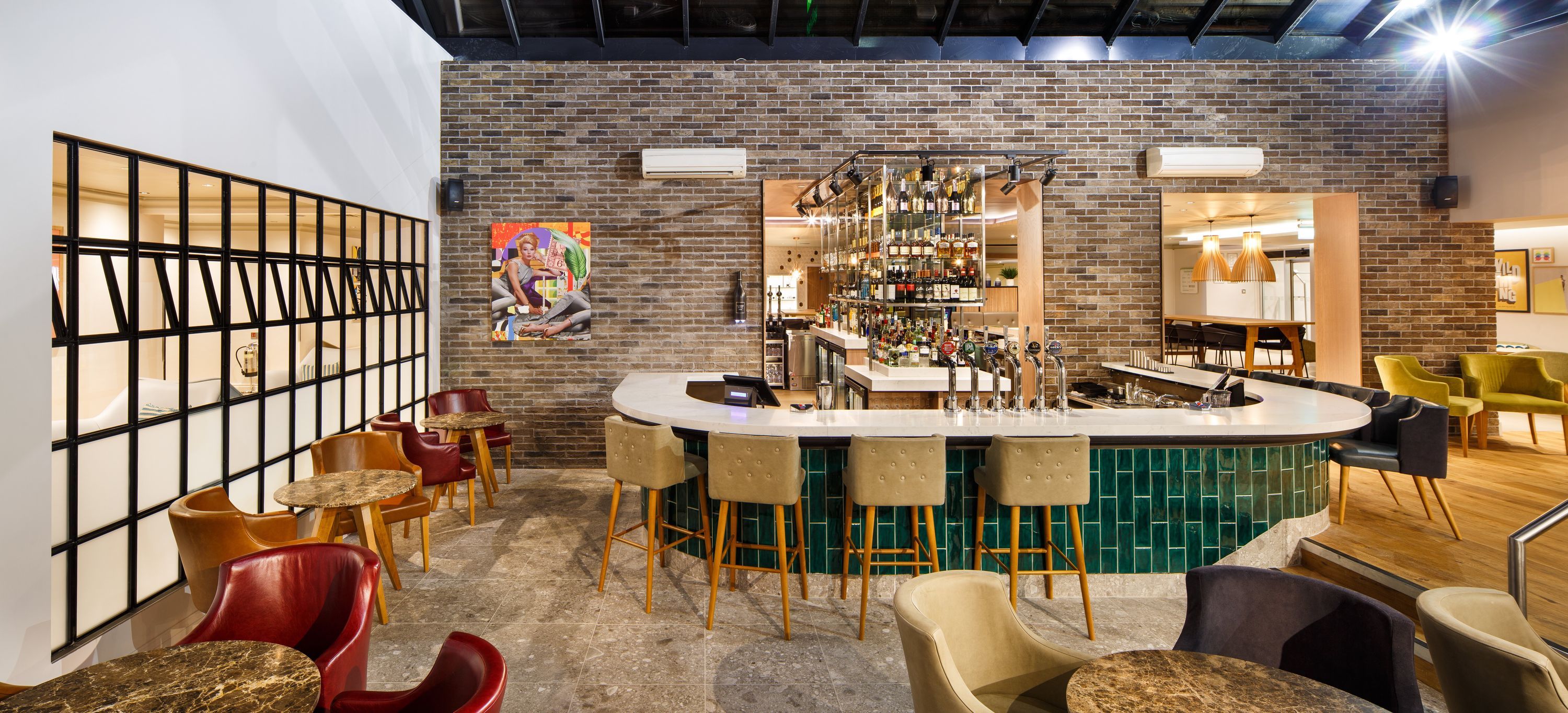 Holiday Inn London Brentwood by IHG - ברנטווד - בר