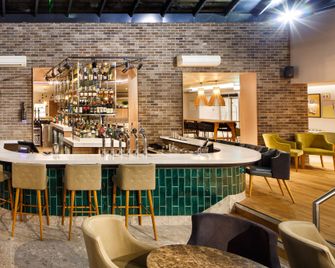 Holiday Inn London Brentwood by IHG - Brentwood - Bar