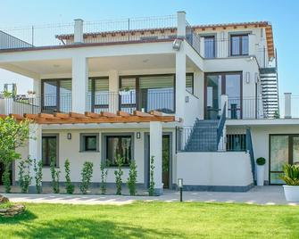 Stunning Apartment In Mazzarino - Mazzarino - Edificio