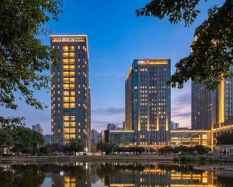 Qinin Hotel (Chongqing Jiangbei International Airport Huachen Fortune Plaza Branch) - Chongqing - Edifício