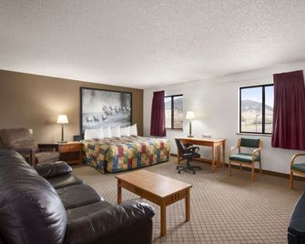 Super 8 by Wyndham Bozeman - Bozeman - Sovrum