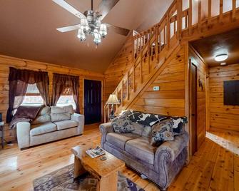 Lazy Bear Cabin - Sautee Nacoochee - Living room