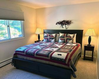 Fawn Valley Inn- 292 apts - Estes Park - Bedroom