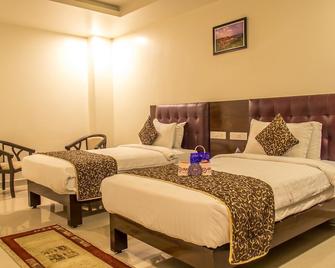 OYO 1302 Hotel Green Apple - Visakhapatnam - Bedroom