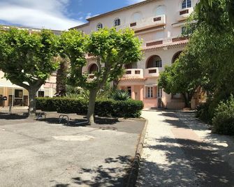 Beau T2 en centre ville avec parking privé - Bandol - Gebouw