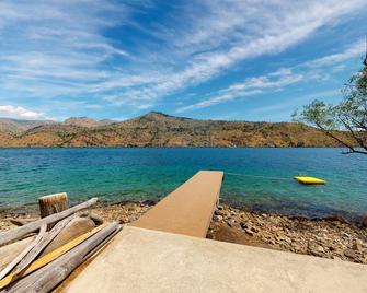 Our View Point - Chelan - Beach