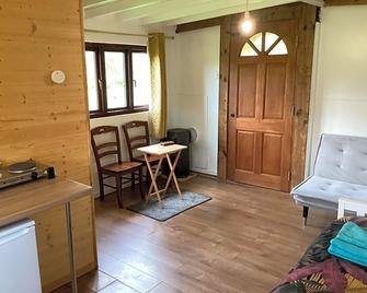 Vigo Retreat cabin 3 - Sevenoaks - Comedor