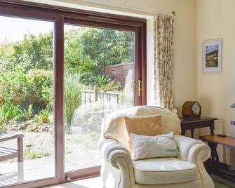 Headlands Cottage - Coverack - Living room