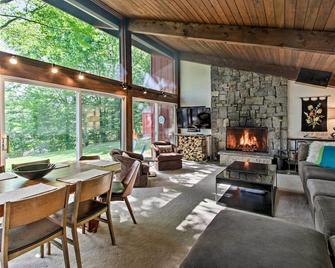Family-Friendly Glen Home with White Mountain Views! - Bartlett - Living room