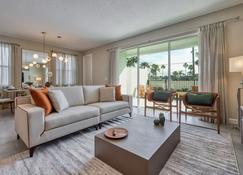 Formosa Valley By Une Homes - Orlando - Living room