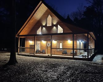 The Secluded Reset Button Cabin - Broken Bow - Budova