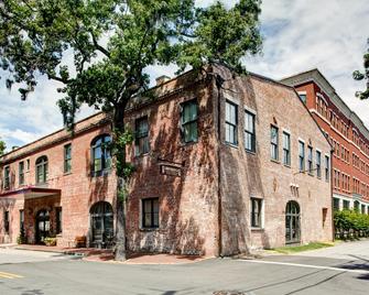Staybridge Suites Savannah Historic District - Savannah - Building