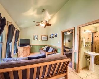 Rr 7465 Lil Kahuna - New Braunfels - Living room