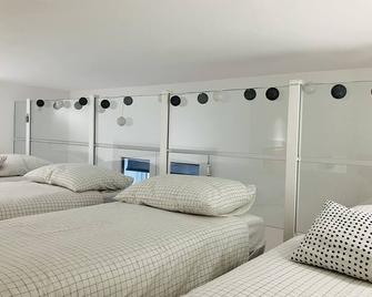 Apartamento Maribel a pie de pista - Churriana de la Vega - Habitación