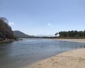 Charming Playa Las Tortugas Villa - Zacualpan - Playa