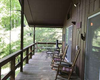 Cabin Get Away Overlooking Mount Mitchell - Burnsville - Balcony