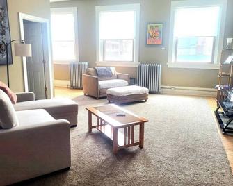 Art BnB in Downtown Jackson - Jackson