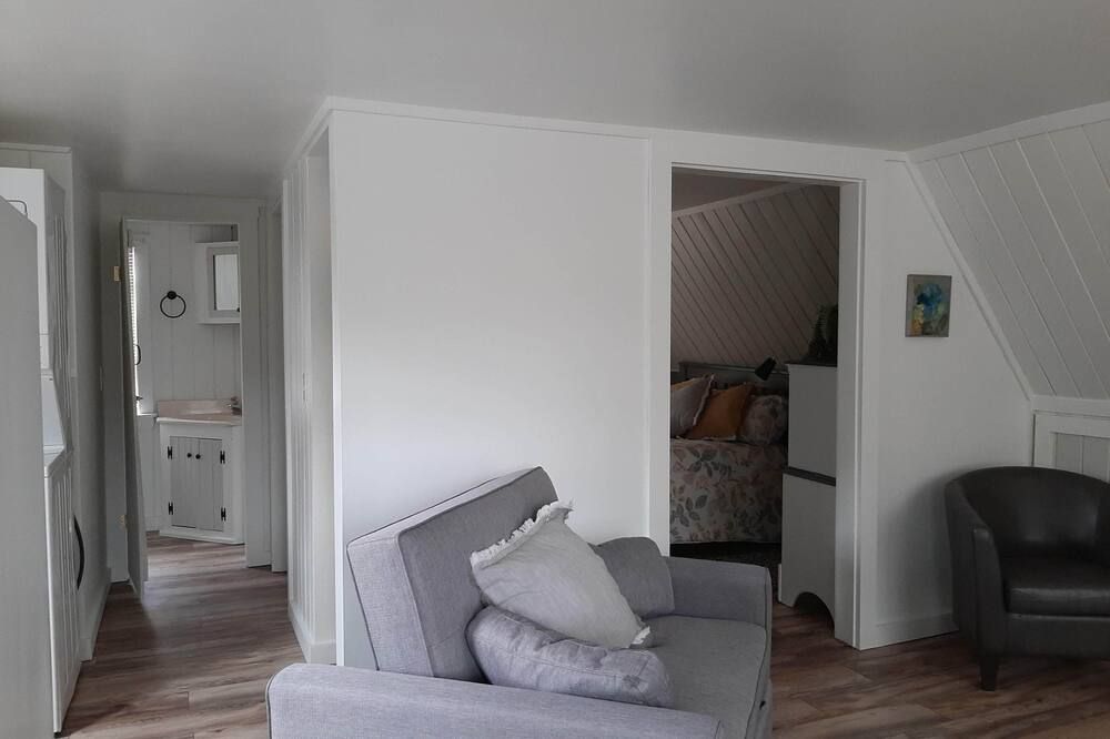 Cozy 1-bedroom apartment in charming Damariscotta with AC, WiFi