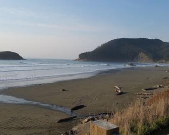 Cornerstone Ranch experience minutes to the beach and Rogue River - Gold Beach - Beach