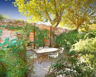 Domaine Sainte Marie Des Ollieux - Homps - Patio